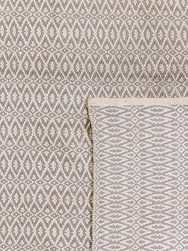 Ethnoread - Size: 9.4 x 5.8 - Imam Carpet Co