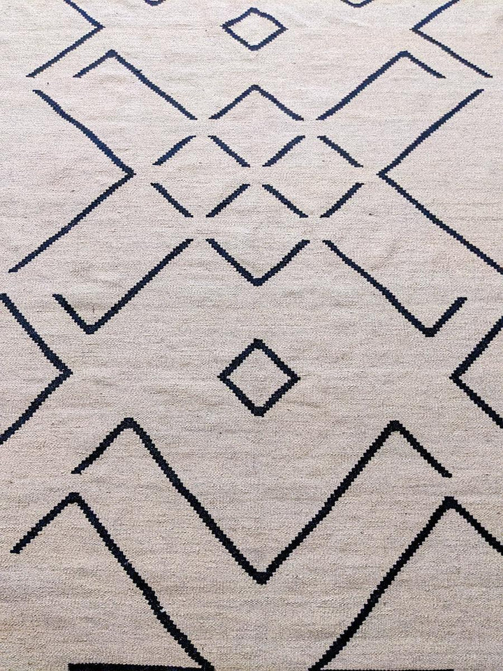 Whispers - Size: 8.1 x 5.6 to 5.8 - Imam Carpet Co