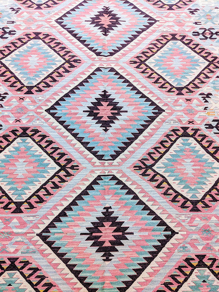 Helmand - Size: 8.7 x 5.11 - Imam Carpet Co