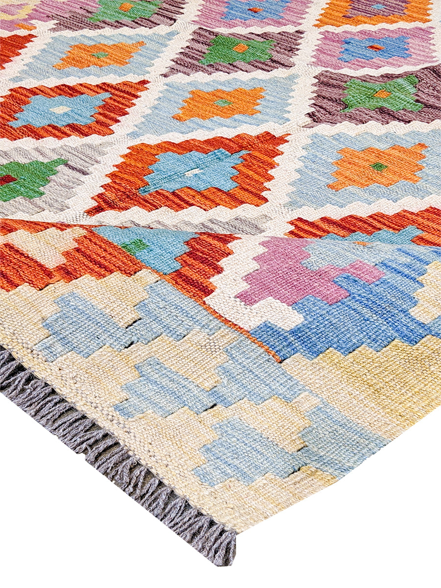 Heraven - Size: 5.7 x 4.1 - Imam Carpet Co