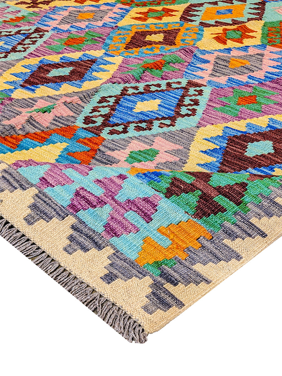 Resonan - Size: 6.6 x 4.11 - Imam Carpet Co