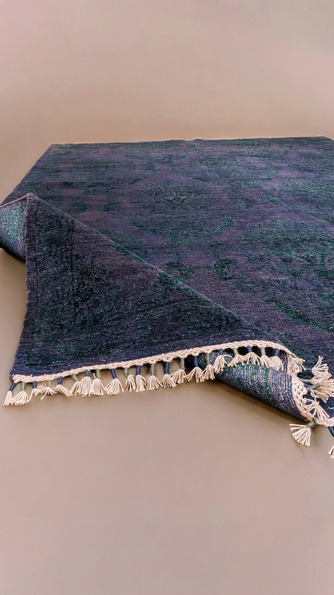 Silken - Size: 9.1 x 5.11 - Imam Carpet Co