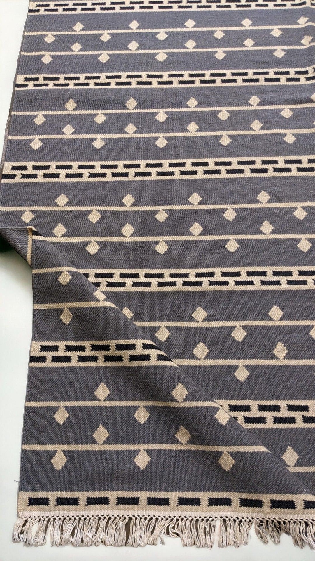 Onyx - Size: 7. 11 x 5. 6 - Imam Carpet Co