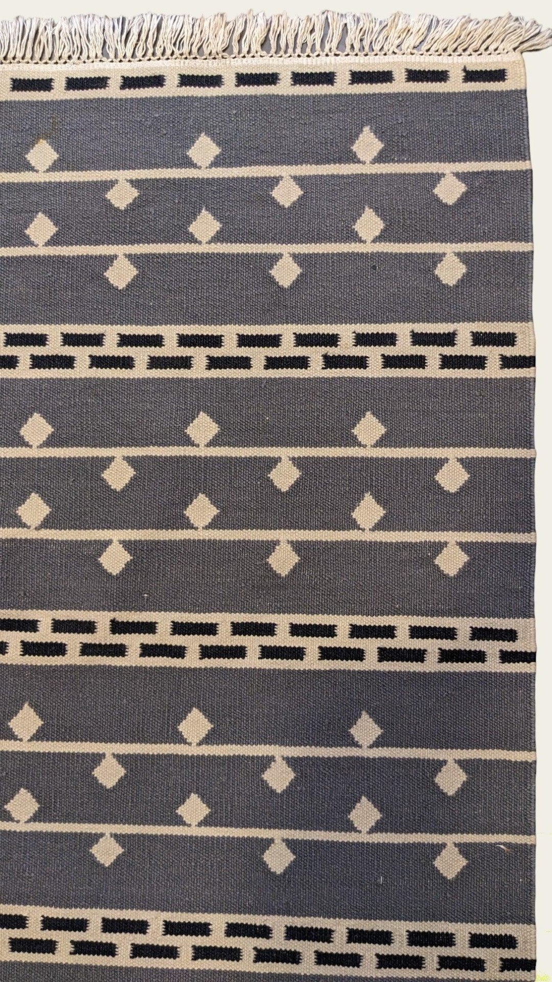 Onyx - Size: 7. 11 x 5. 6 - Imam Carpet Co