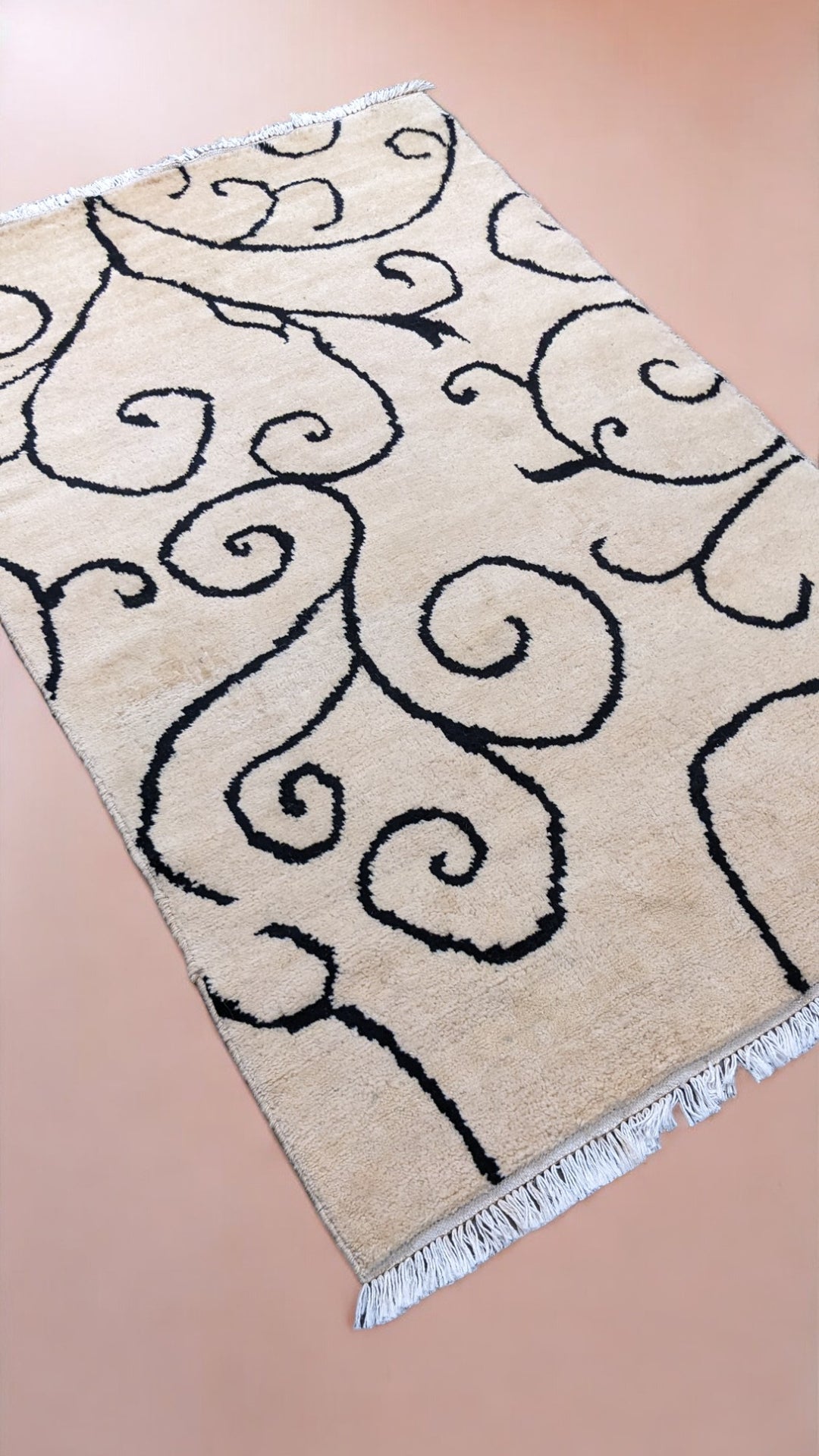 Lynx Hand Knotted Rug - Size: 6 x 4