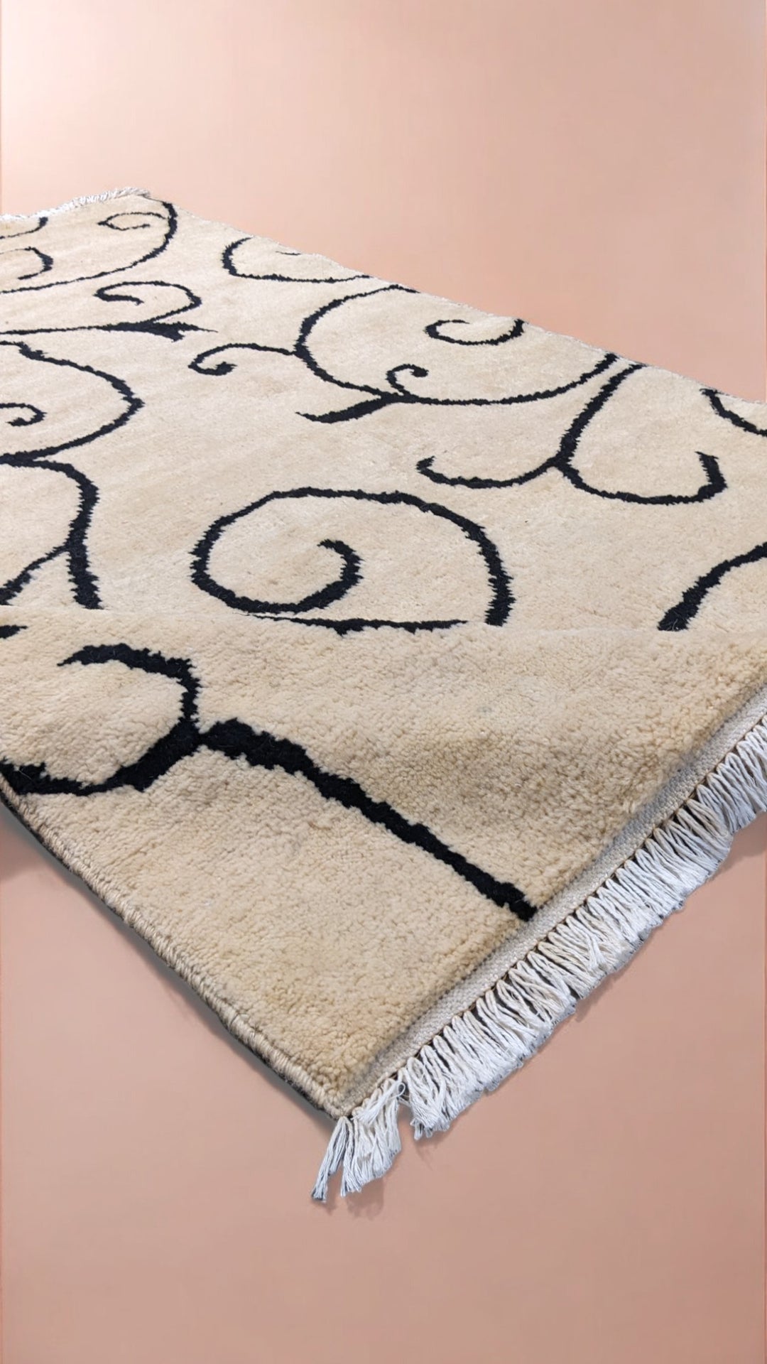 Lynx Hand Knotted Rug - Size: 6 x 4