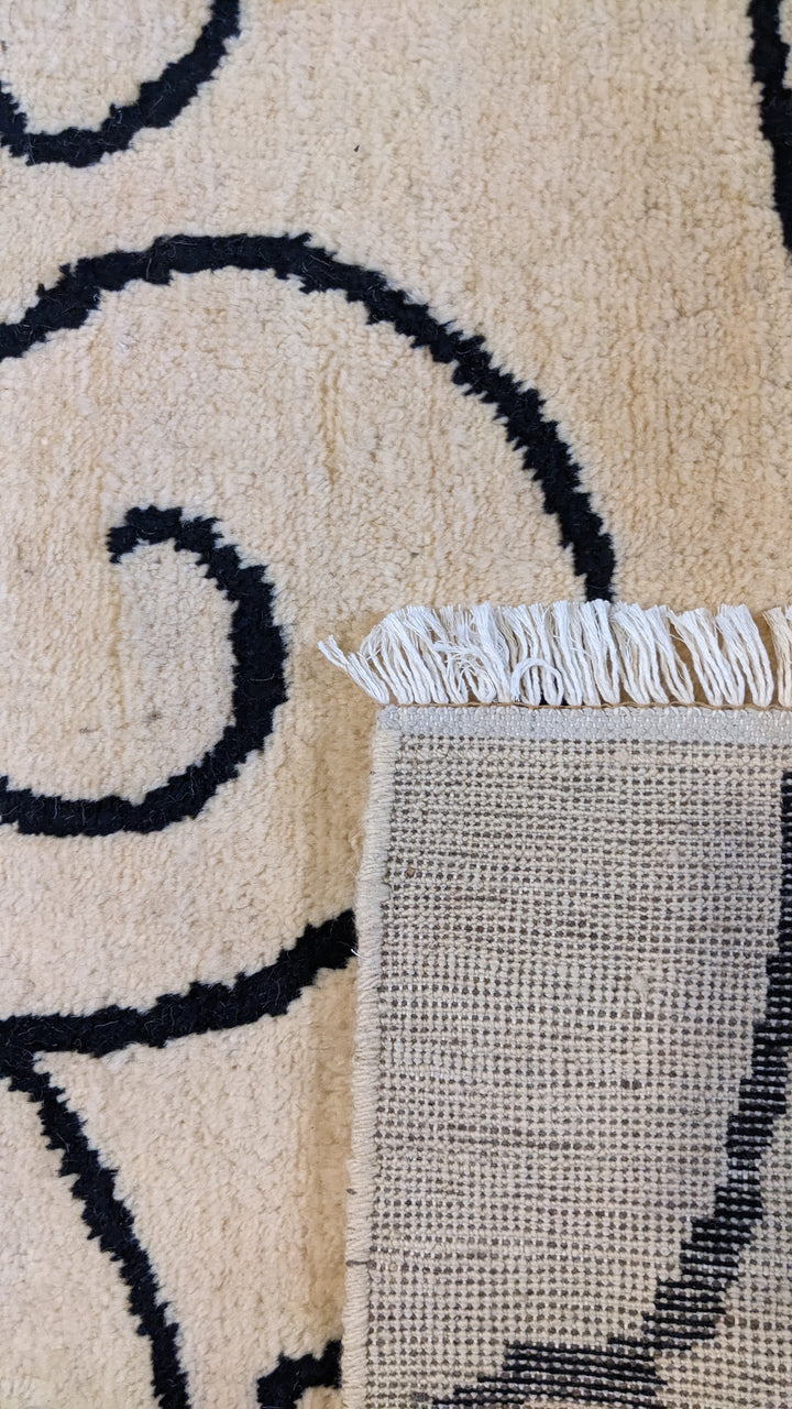 Lynx Hand Knotted Rug - Size: 6 x 4