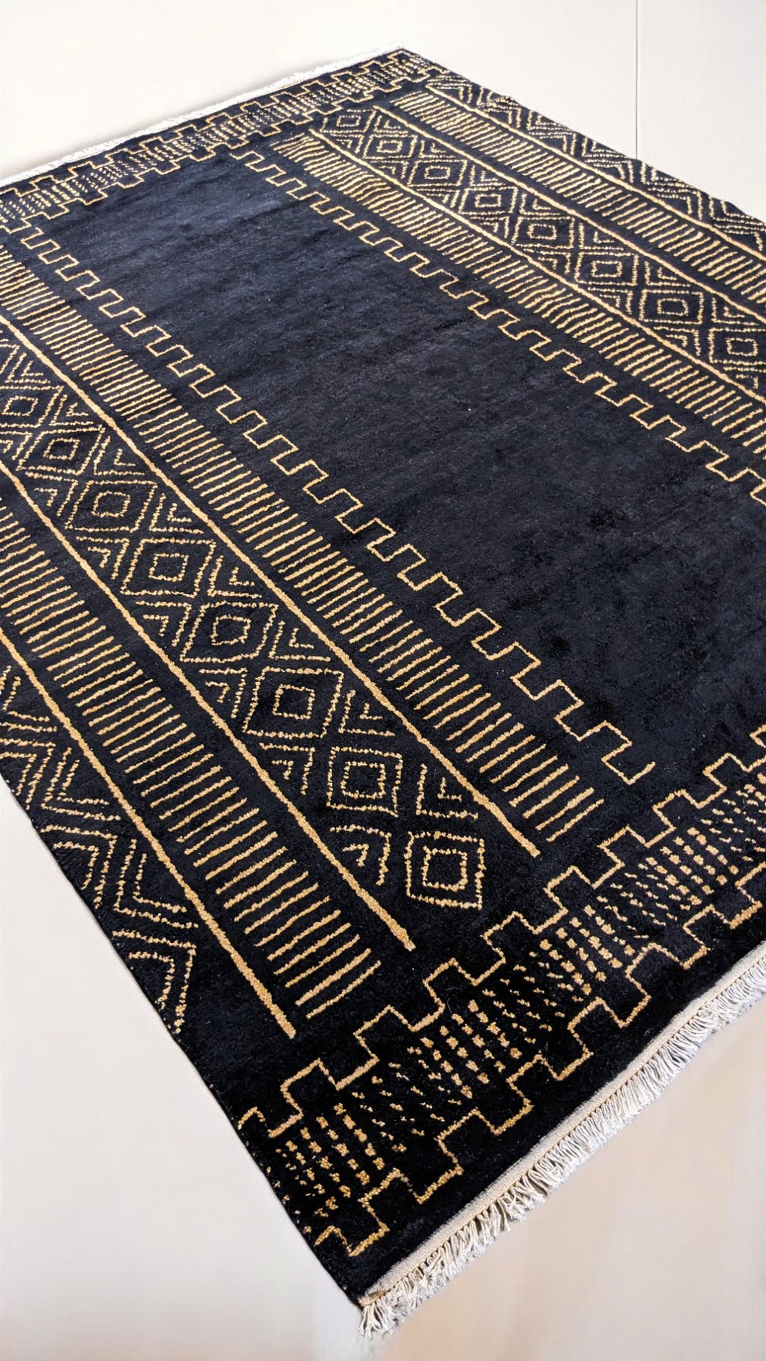 Raven Berber Wool Rug - Size: 9.11 x 8