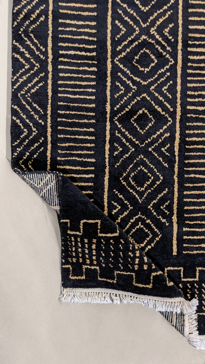 Raven Berber Wool Rug - Size: 9.11 x 8