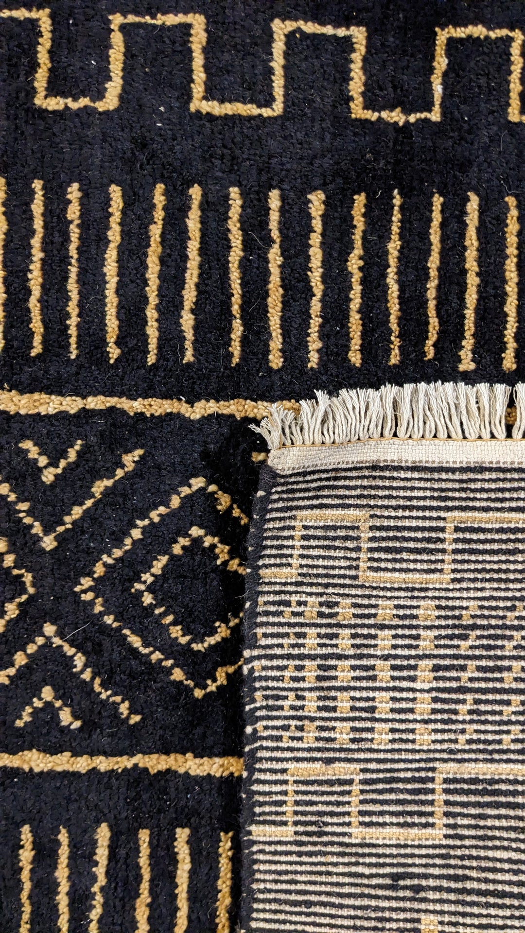 Raven Berber Wool Rug - Size: 9.11 x 8