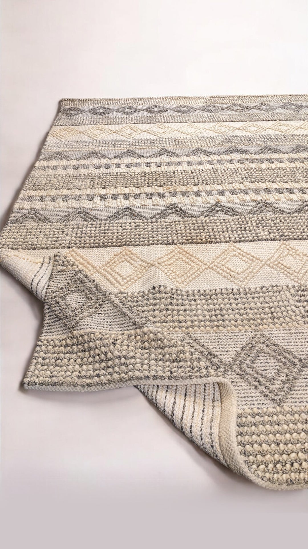 Eumo Modern Textured Wool Rug - Size: 10.2 x 7.4