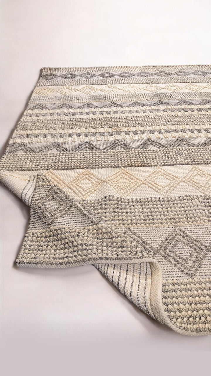 Eumo Modern Textured Wool Rug - Size: 10.2 x 7.4