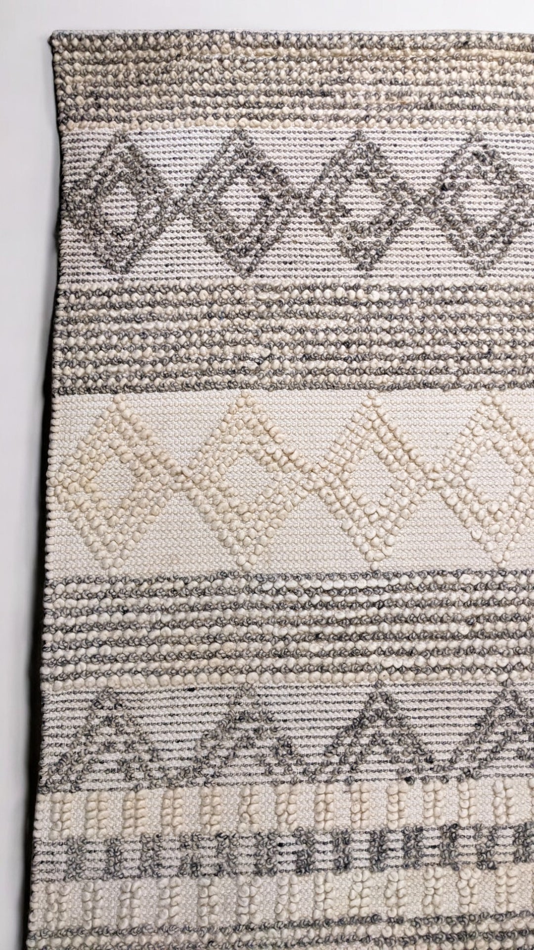 Eumo Modern Textured Wool Rug - Size: 10.2 x 7.4
