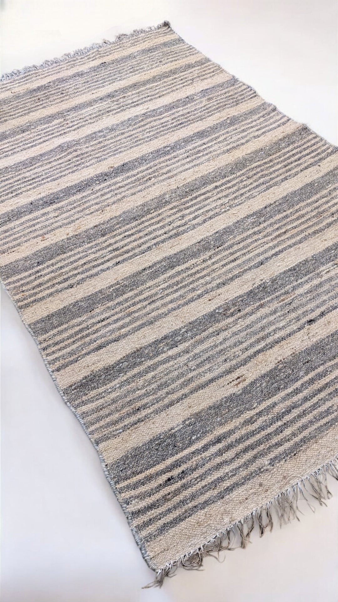 Modern Flatweave Rug - Size: 5.9 x 3.6