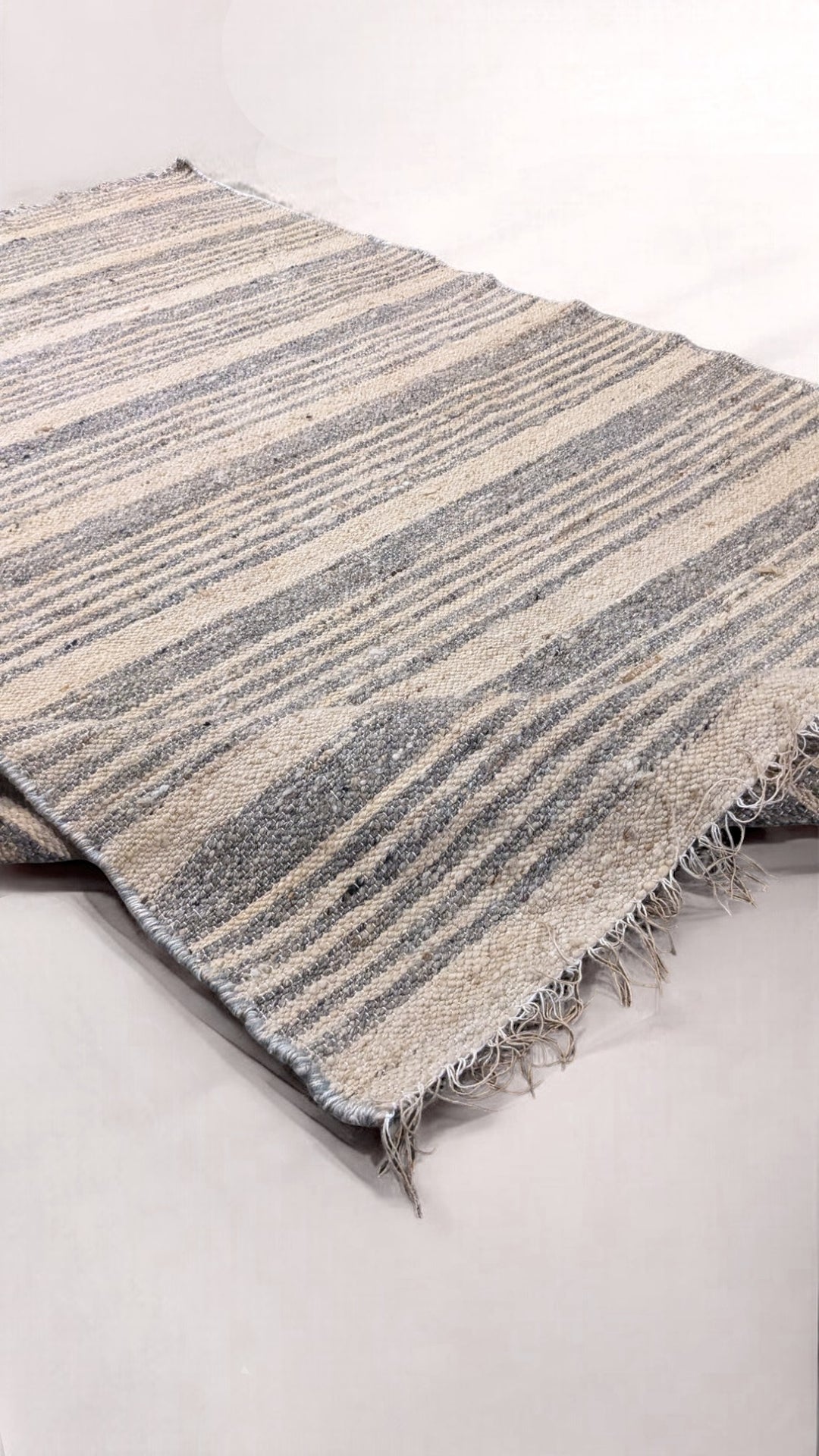 Modern Flatweave Rug - Size: 5.9 x 3.6
