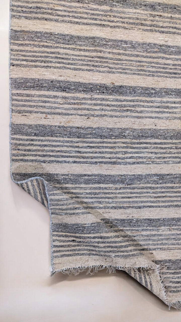 Modern Flatweave Rug - Size: 5.9 x 3.6