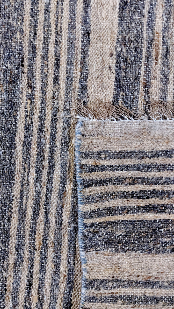 Modern Flatweave Rug - Size: 5.9 x 3.6