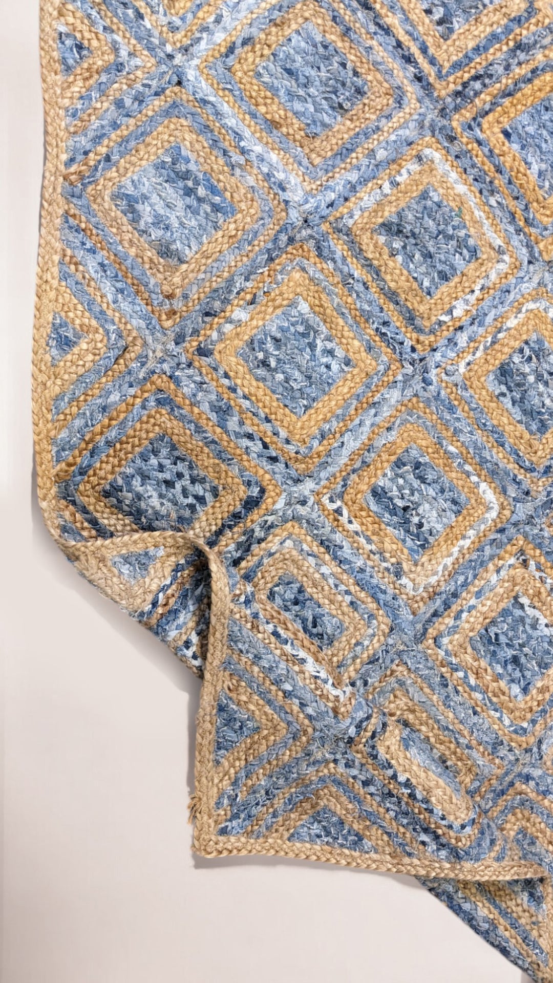 Tressa Natural Jute Rug - Size: 5.1 x 3