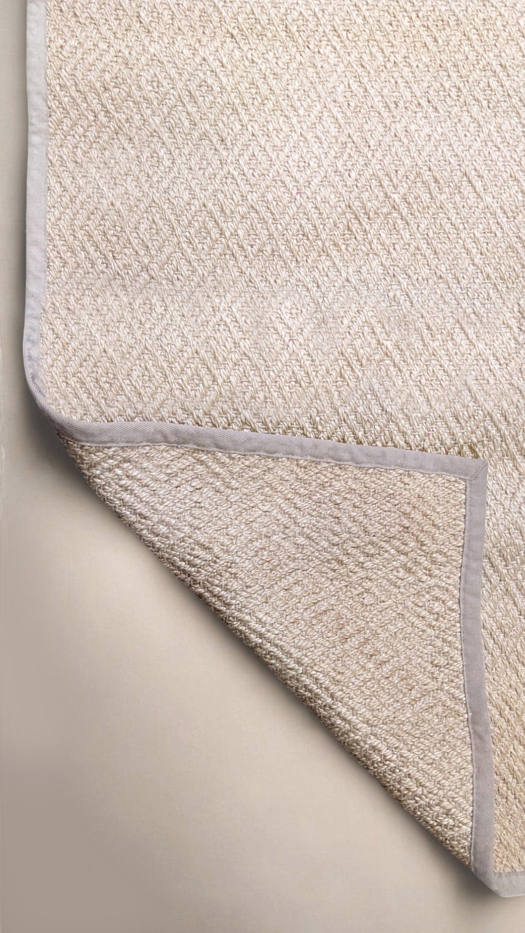 Braided Natural Jute Rug - Size: 4.9 x 2.7