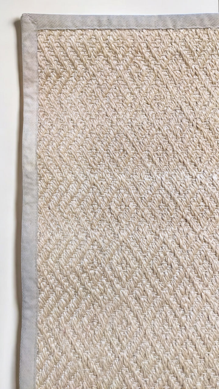 Braided Natural Jute Rug - Size: 4.9 x 2.7