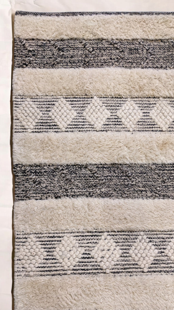 Moroccan Modern Rug - Size: 7.9 x 5.3