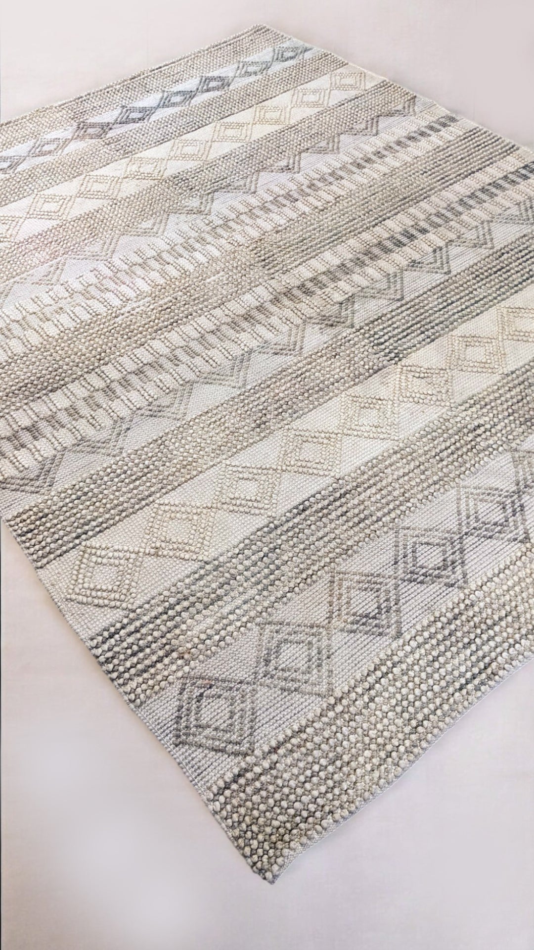 Umbra Modern Textured Wool Rug - Size: 9.7 x 7.6