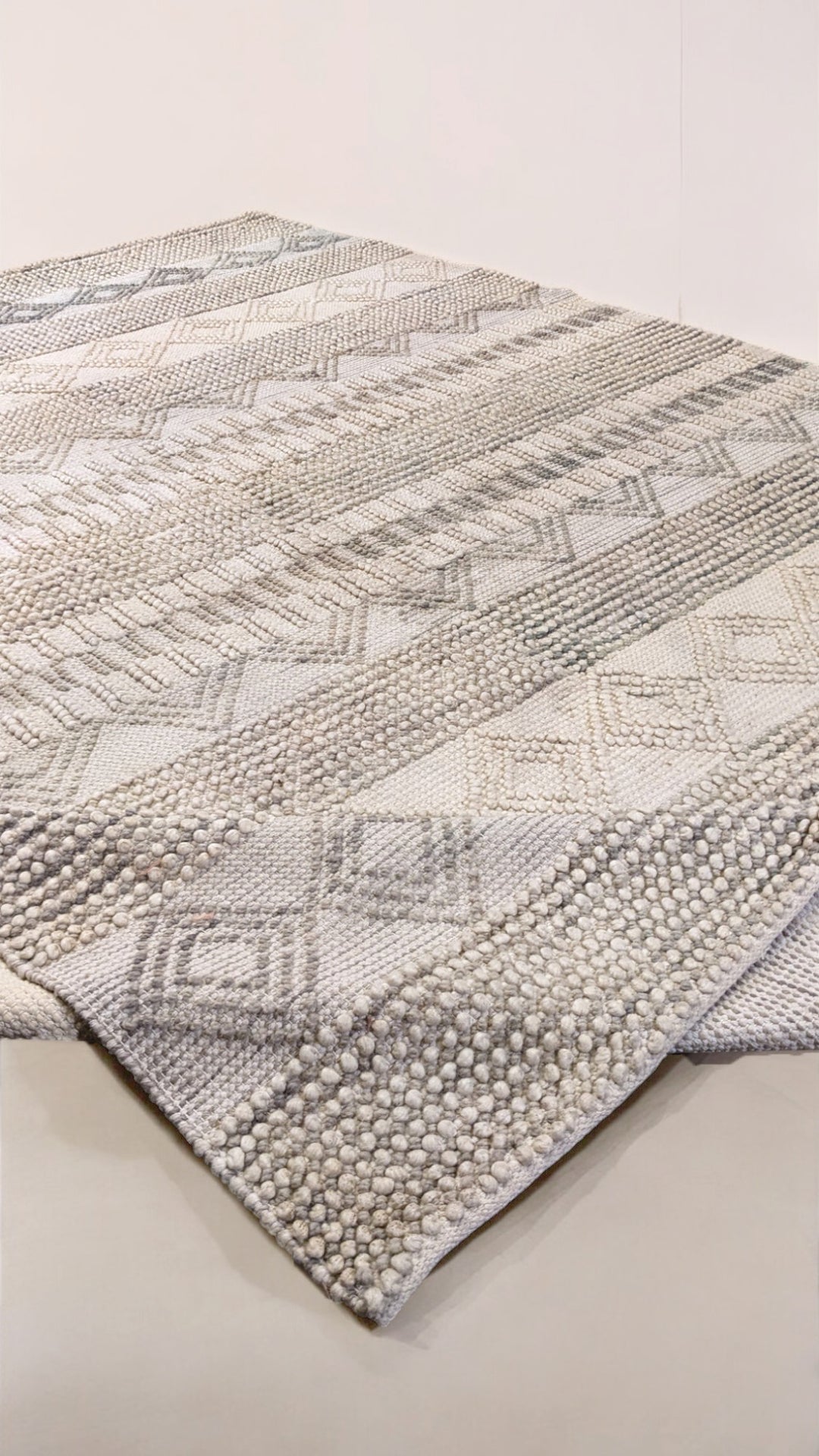 Umbra Modern Textured Wool Rug - Size: 9.7 x 7.6