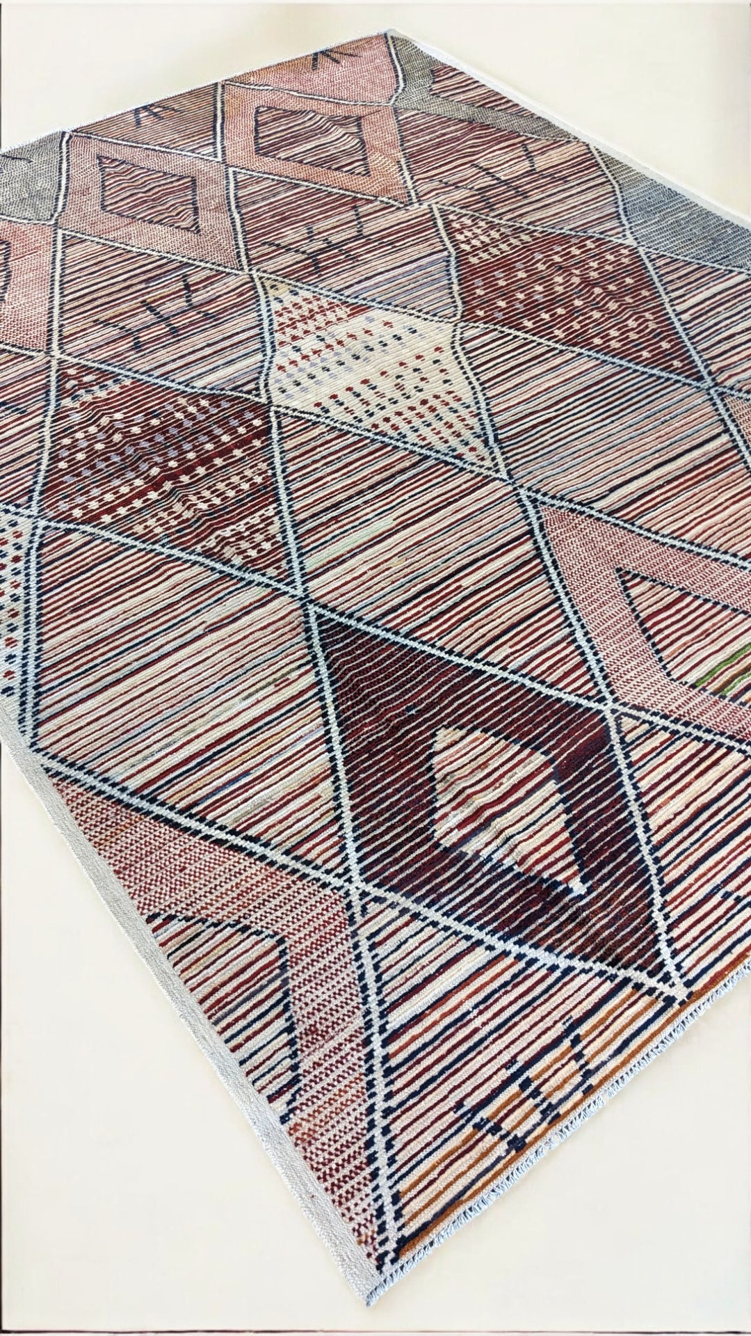 Moroccan Modern Rug - Size: 11.8 x 8.11