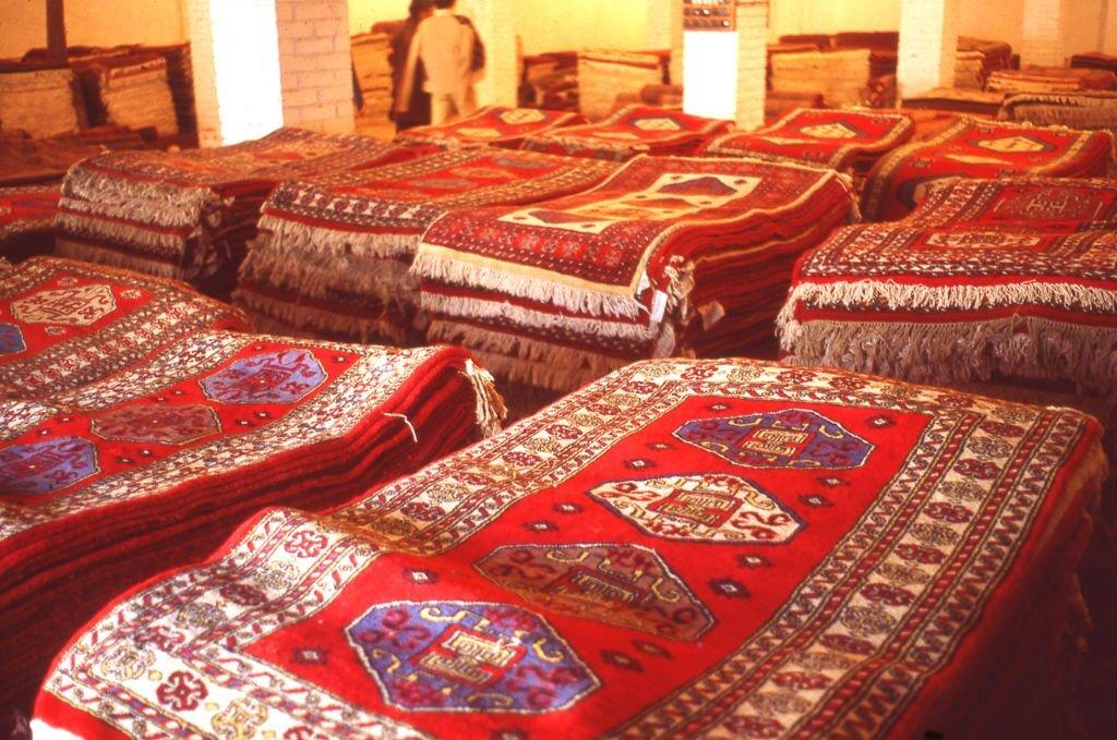 Rich History of Pakistani Rug Making - Imam Carpet Co