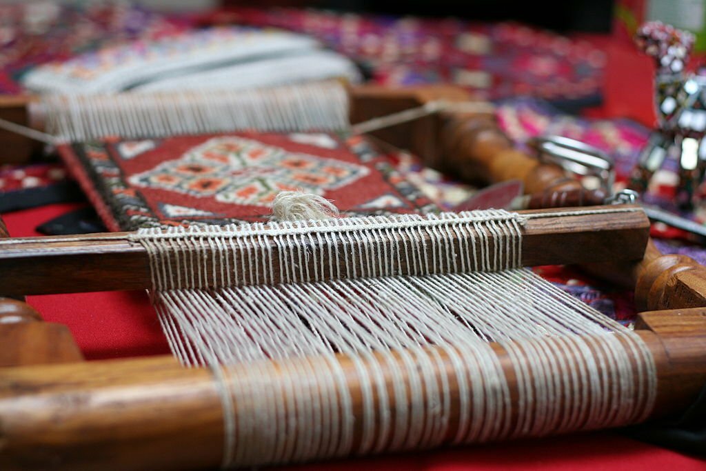 6 Helpful Tips To Elevate Your Room Decor With Traditional Pakistani Rugs
