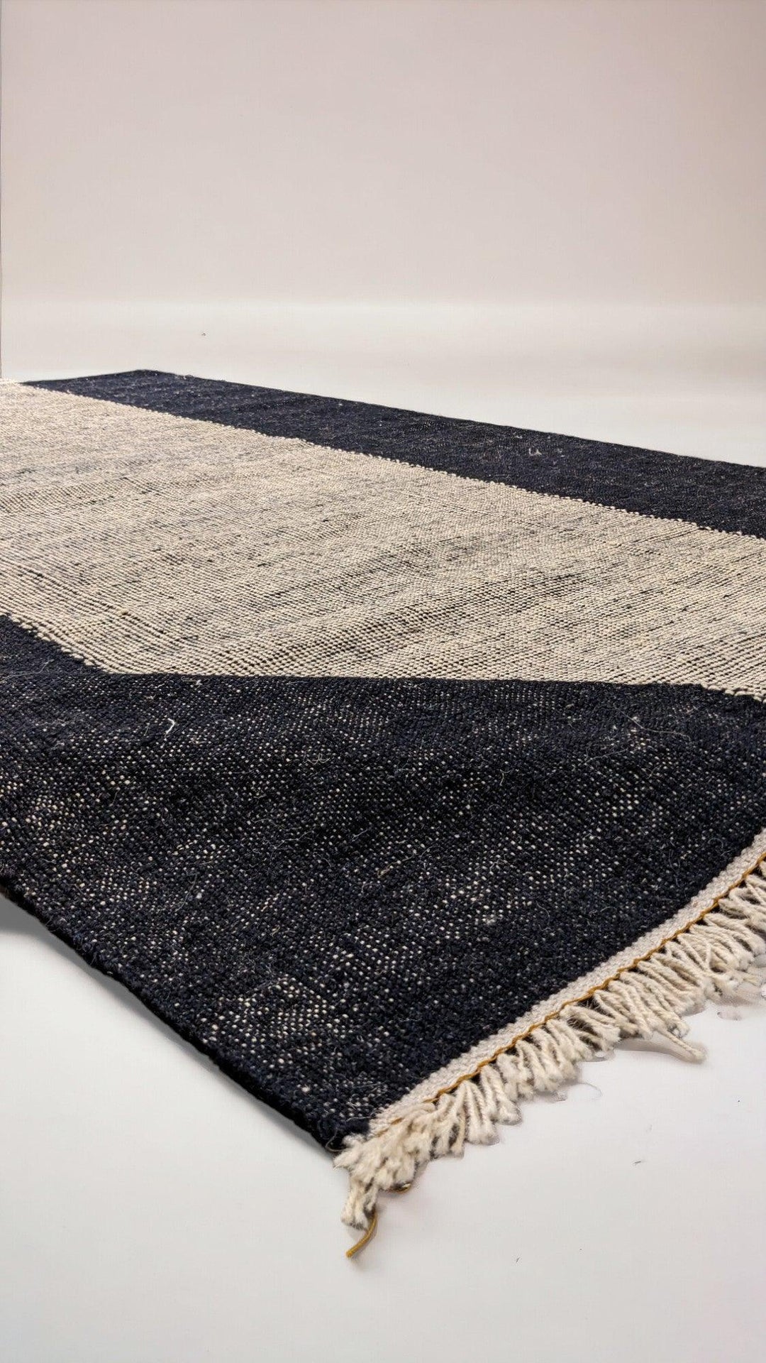 Glimmers - Size: 8 x 4.10 - Imam Carpet Co