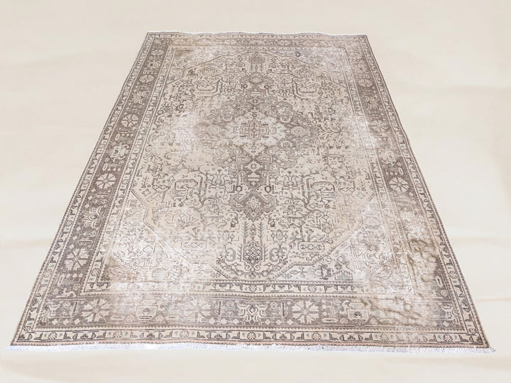 Crescenta - Size: 9.2 x 6.4