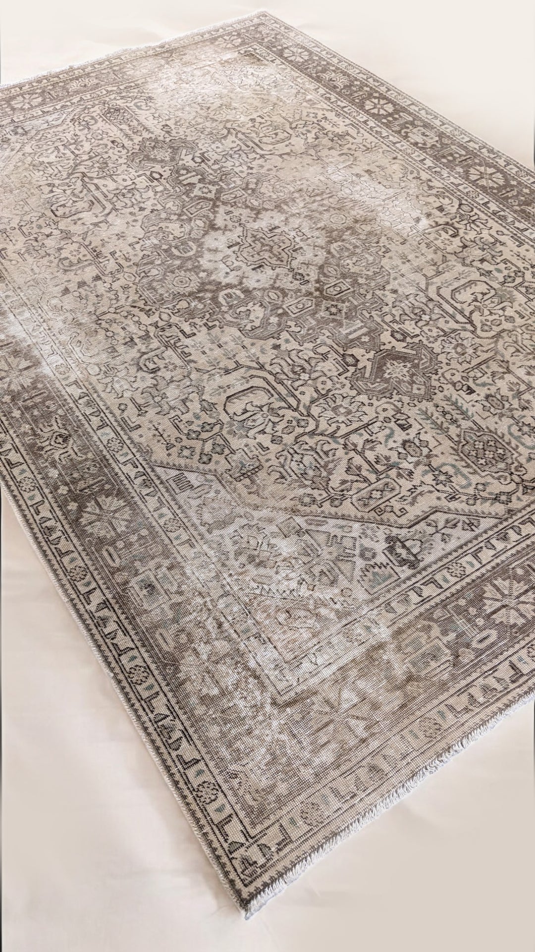 Crescenta - Size: 9.2 x 6.4
