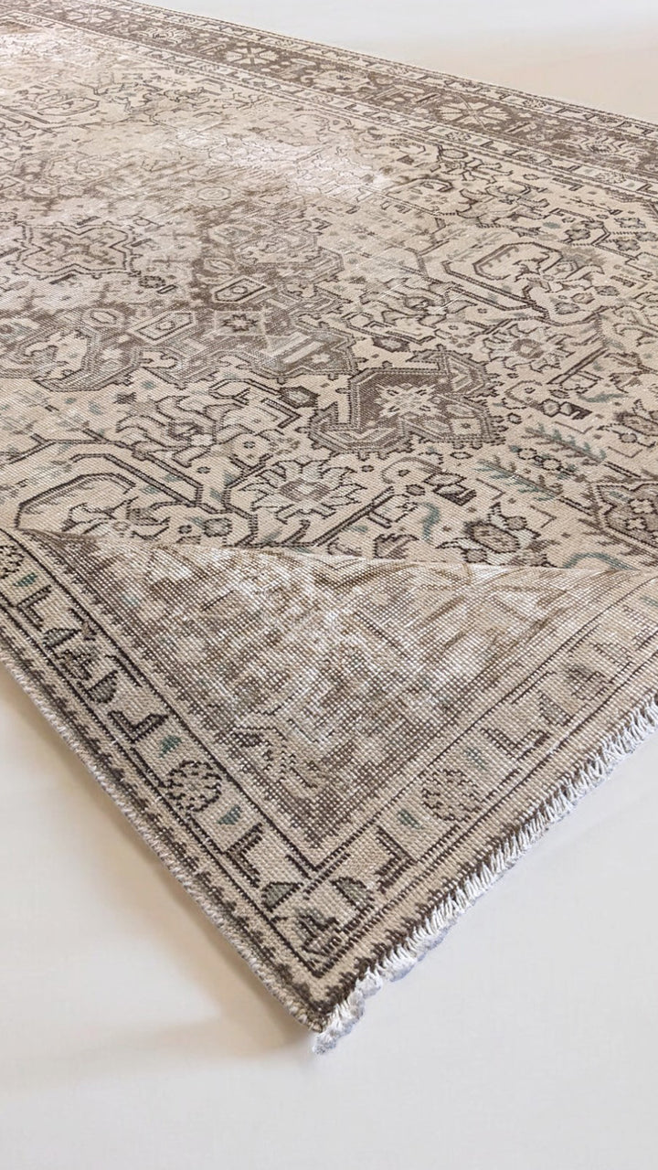 Crescenta - Size: 9.2 x 6.4