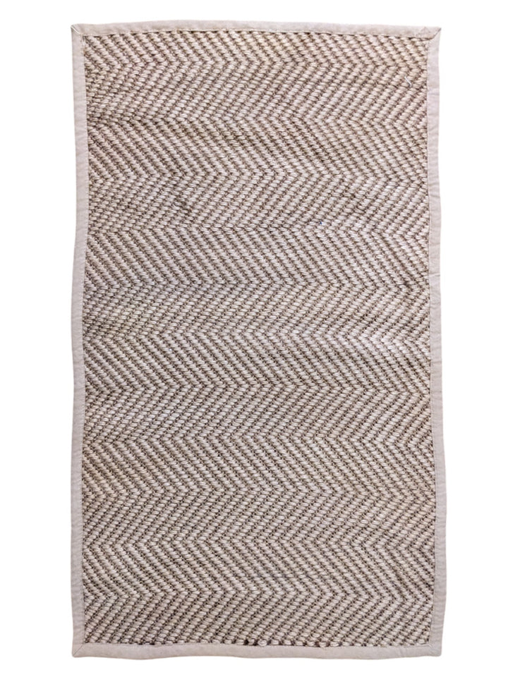 Braided Natural Jute Rug - Size: 4.9 x 2.8