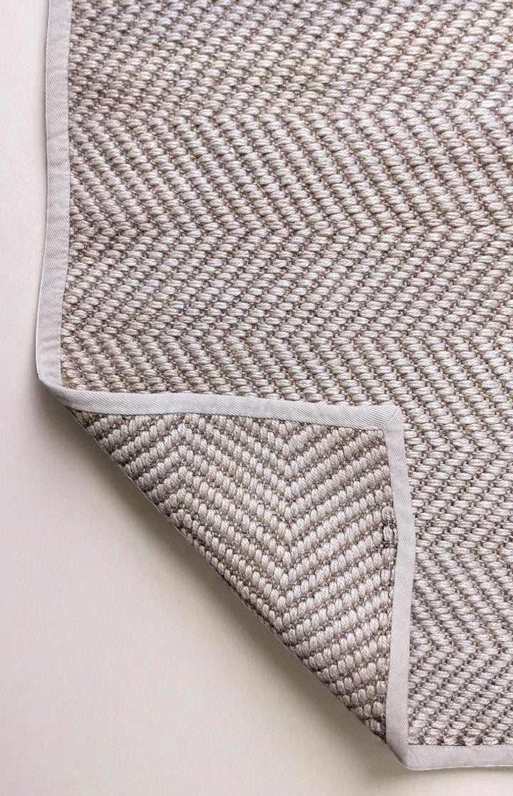 Braided Natural Jute Rug - Size: 4.9 x 2.8
