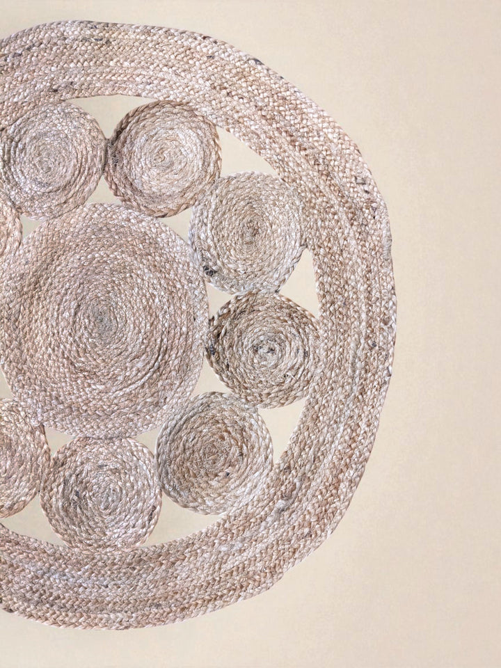 Braided Natural Round Jute Rug - Size: 2.7 x 2.7
