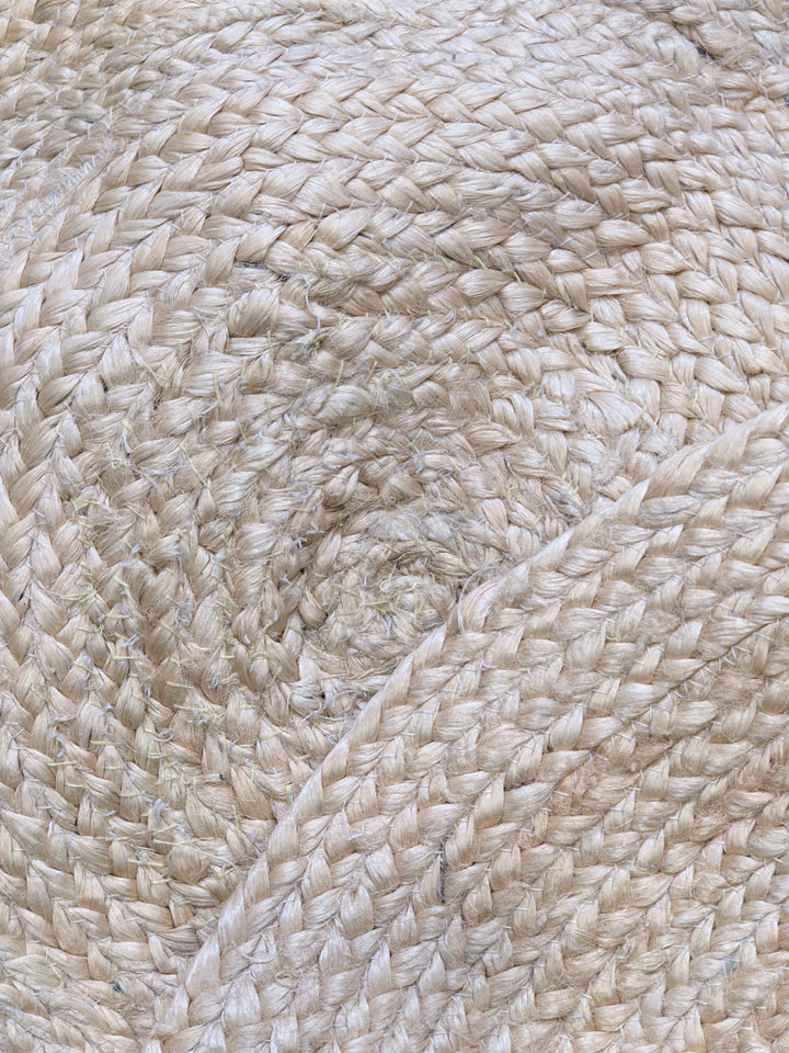 Braided Natural Round Jute Rug - Size: 2.7 x 2.7