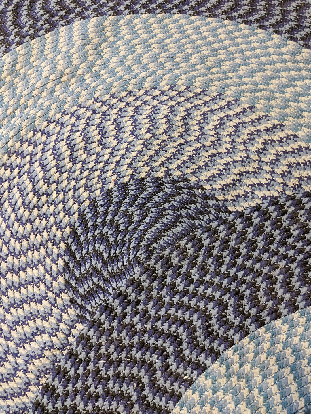 Braided Natural Round Jute Rug - Size: 5.9 x 5.9