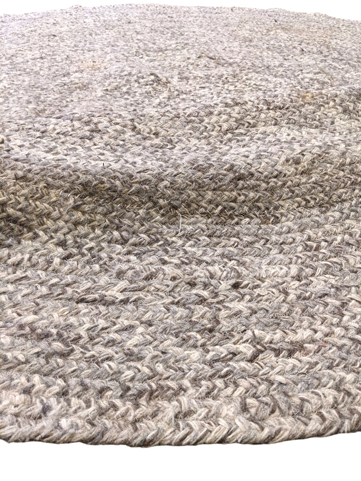 Braided Natural Round Jute Rug - Size: 5.10 x 5.10