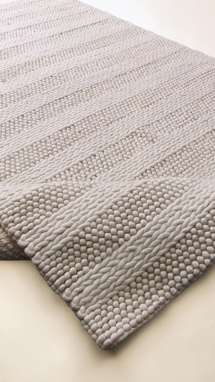 Damro Modern Textured Wool Rug - Size: 7.2 x 4.10