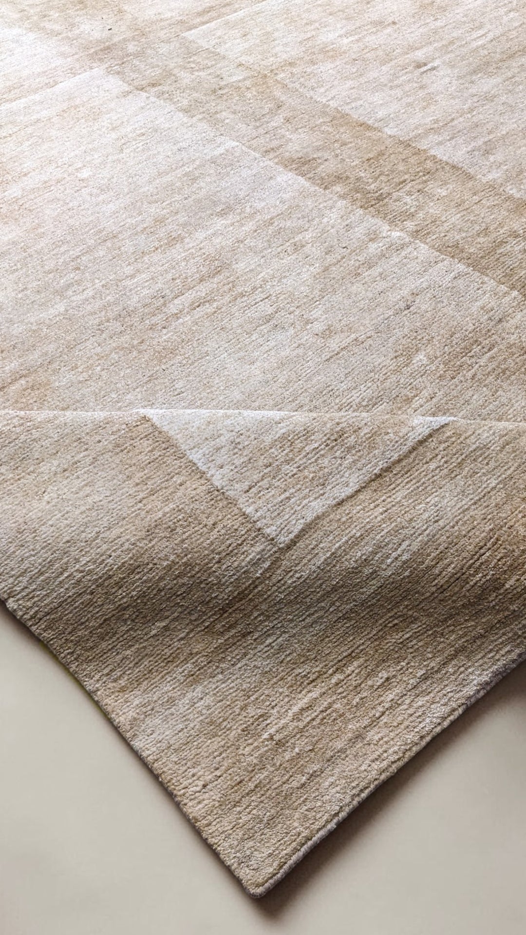 Gabbeh Modern Rug - Size: 9.7 x 6.10