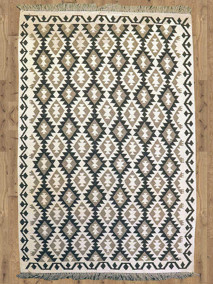 Neutral Bohemian Kilim - Size: 5.10 x 4.3