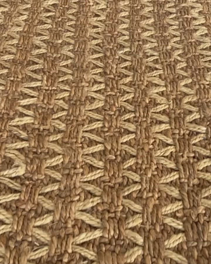 Natural Braided Jute Rug - Size: 7.9 x 4.11