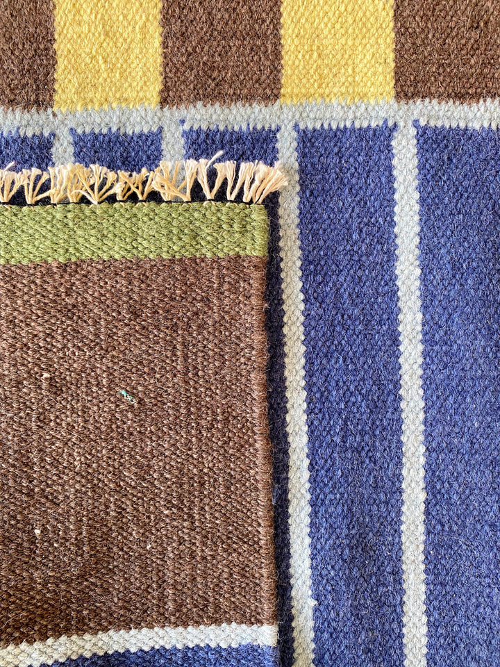 Claro - Size: 5.4 x 5.5 - Imam Carpet Co