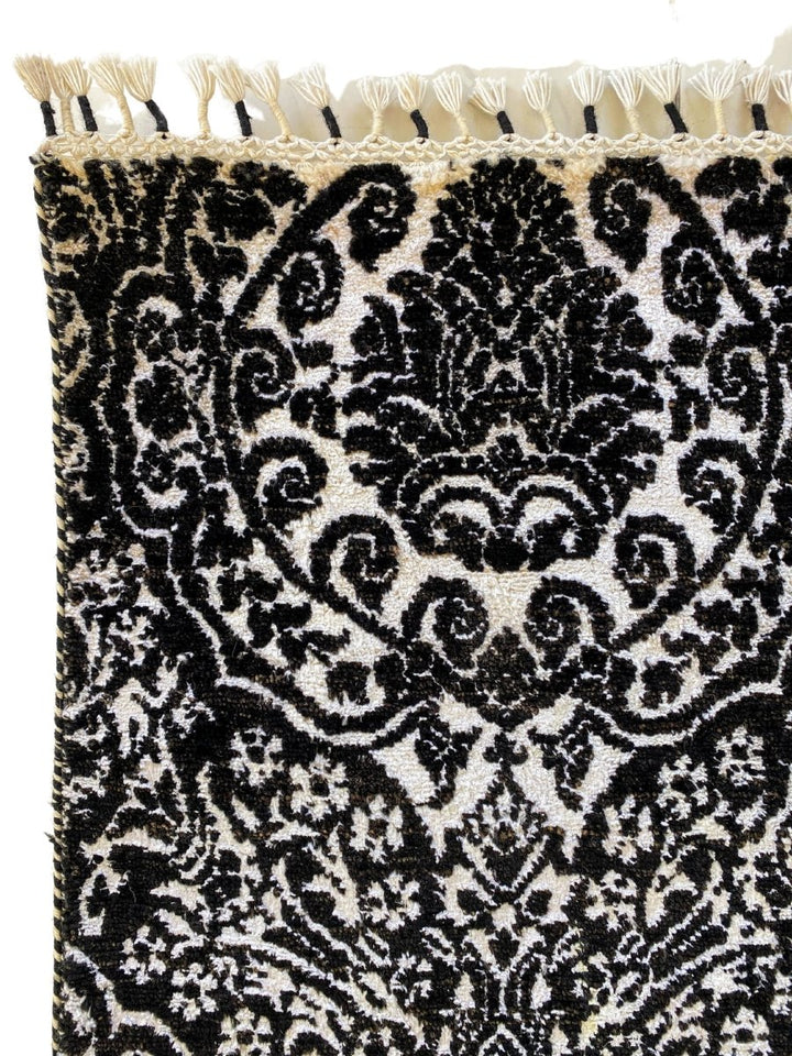 Black Wrought Trellis Silk Rug - Size: 9.5 x 5.11 - Imam Carpets - Online Shop